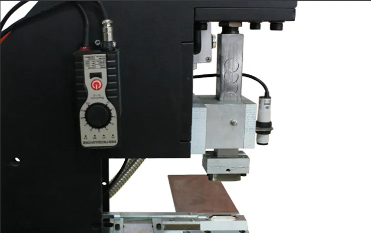 Oval Eyelet Pressing Machine material tray controller