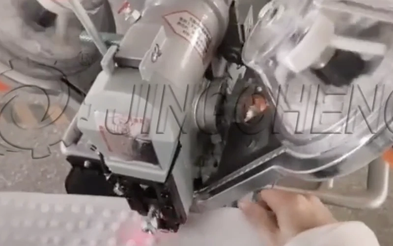 installing snap buttons with an automatic machine