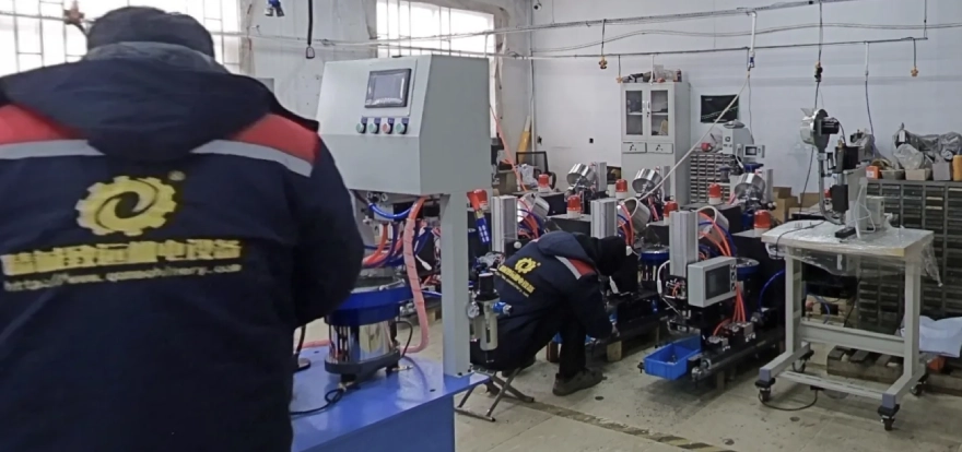 Snap Fastener Attaching Machine Factory (3)