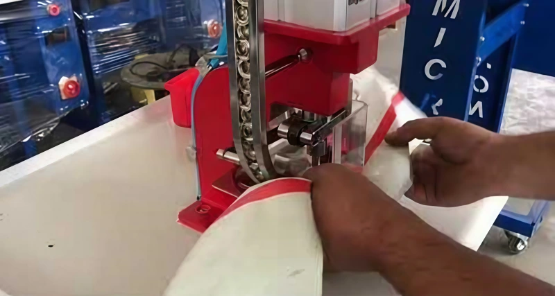 m 500 fully automatic eyelet attaching machine