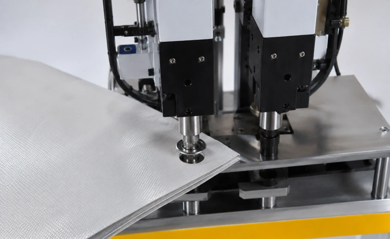 eyelet machine setting an eyelet in pre punched thick material